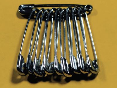 Безопасни игли