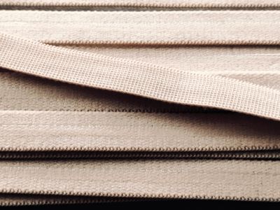 Ластик със силикон 10мм телесен