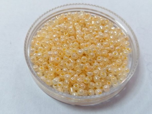 Мъниста 3мм кремава