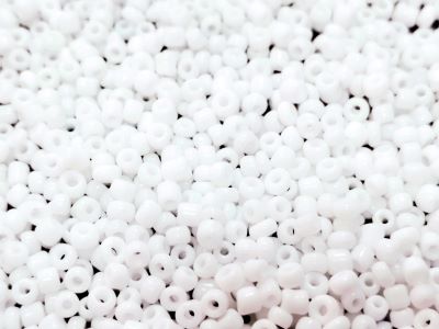 Мъниста 2мм 024